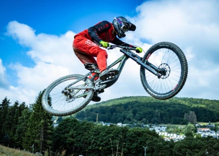 What Is a Downhill Mountain Bike?