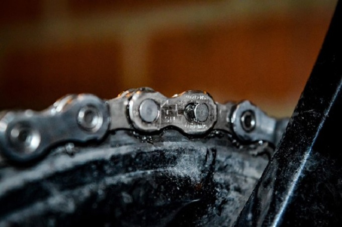 a bicycle's chain being removes using the Quick Link