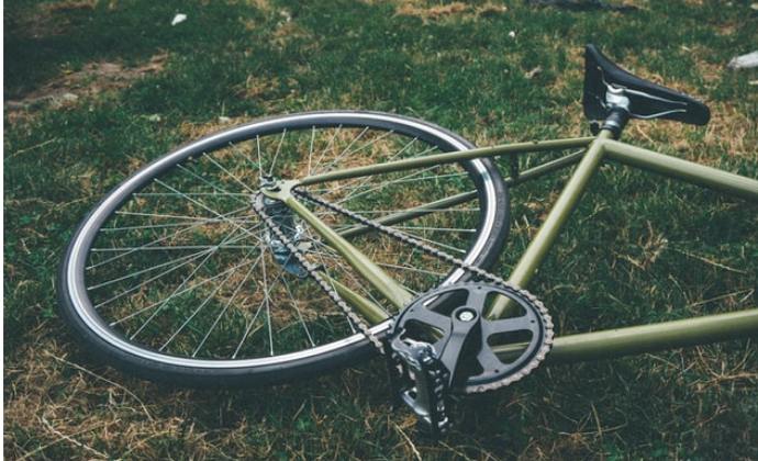 a bicycle lying down the green grass