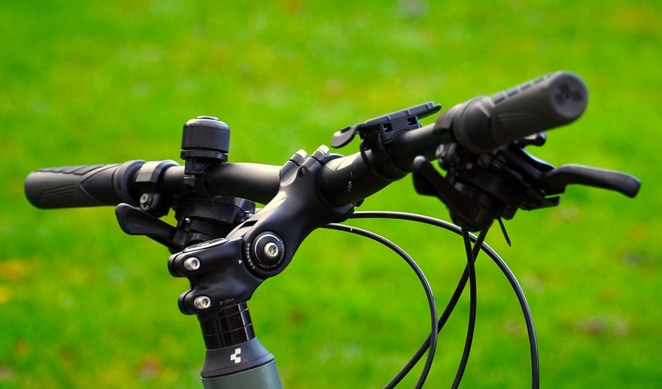 mountain bike handlebars sideview